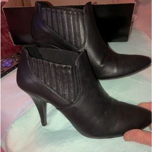 Ladies size 10 M (B) A.N.A. BAMBI~~color~~Black